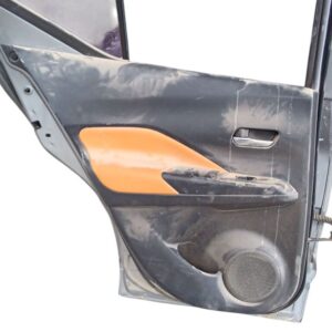 Tapizado puerta trasera izquierda kicks (950)